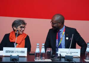 Secretary General of the LDCs conference talks with the Minister of Malawi